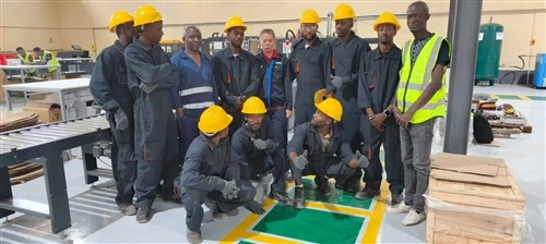 CHM A4-5 kopipapirark og pakkelinje ble sendt til Angola
